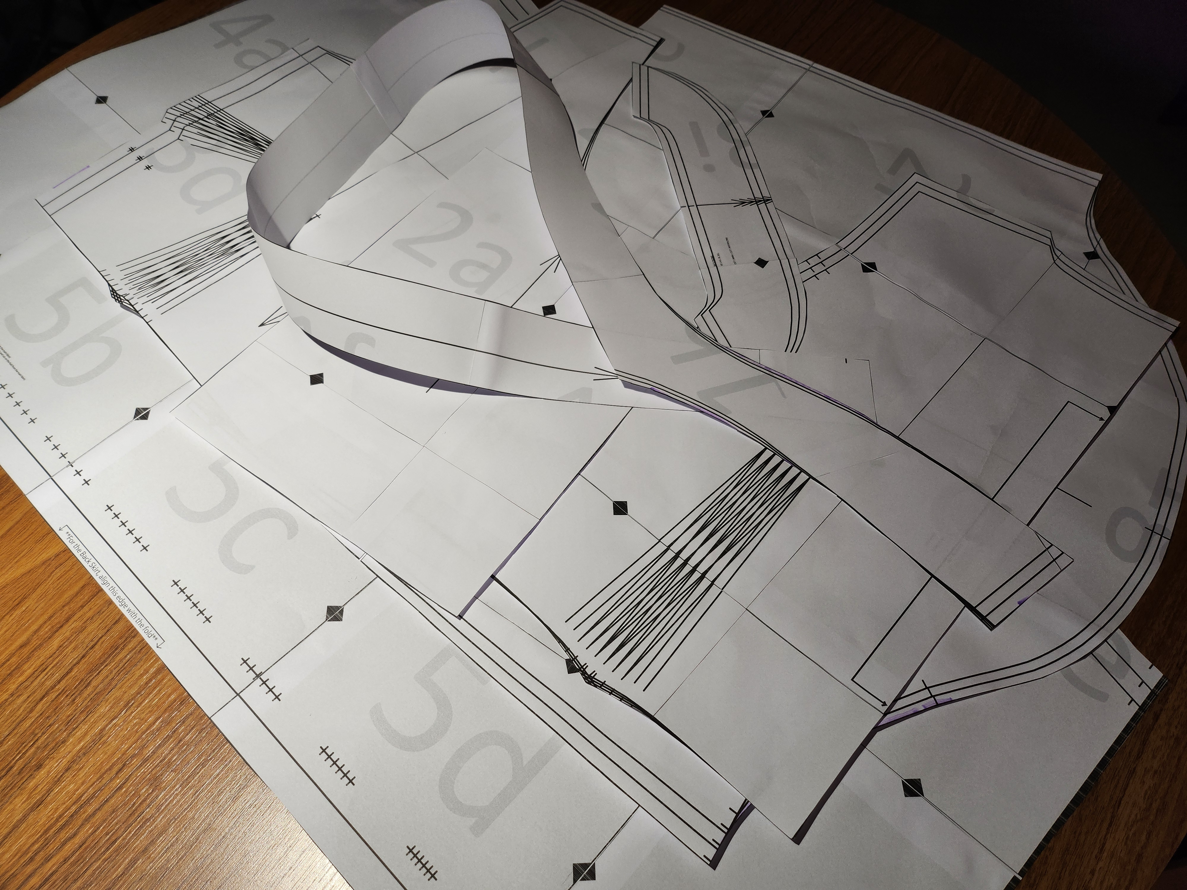 Molde do vestido colado e cortado